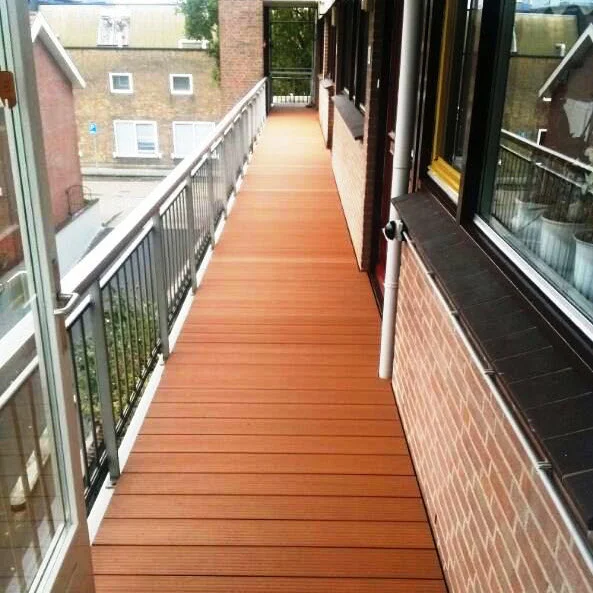 Envirodeck Solid Deck composiet vlonder op galerij