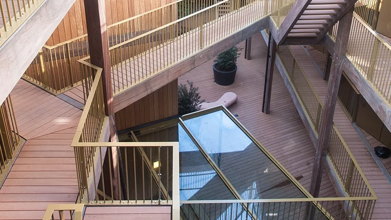 Warm en gezellig gevoel. ‘De kop van Lombok’ Envirodeck Solid Deck